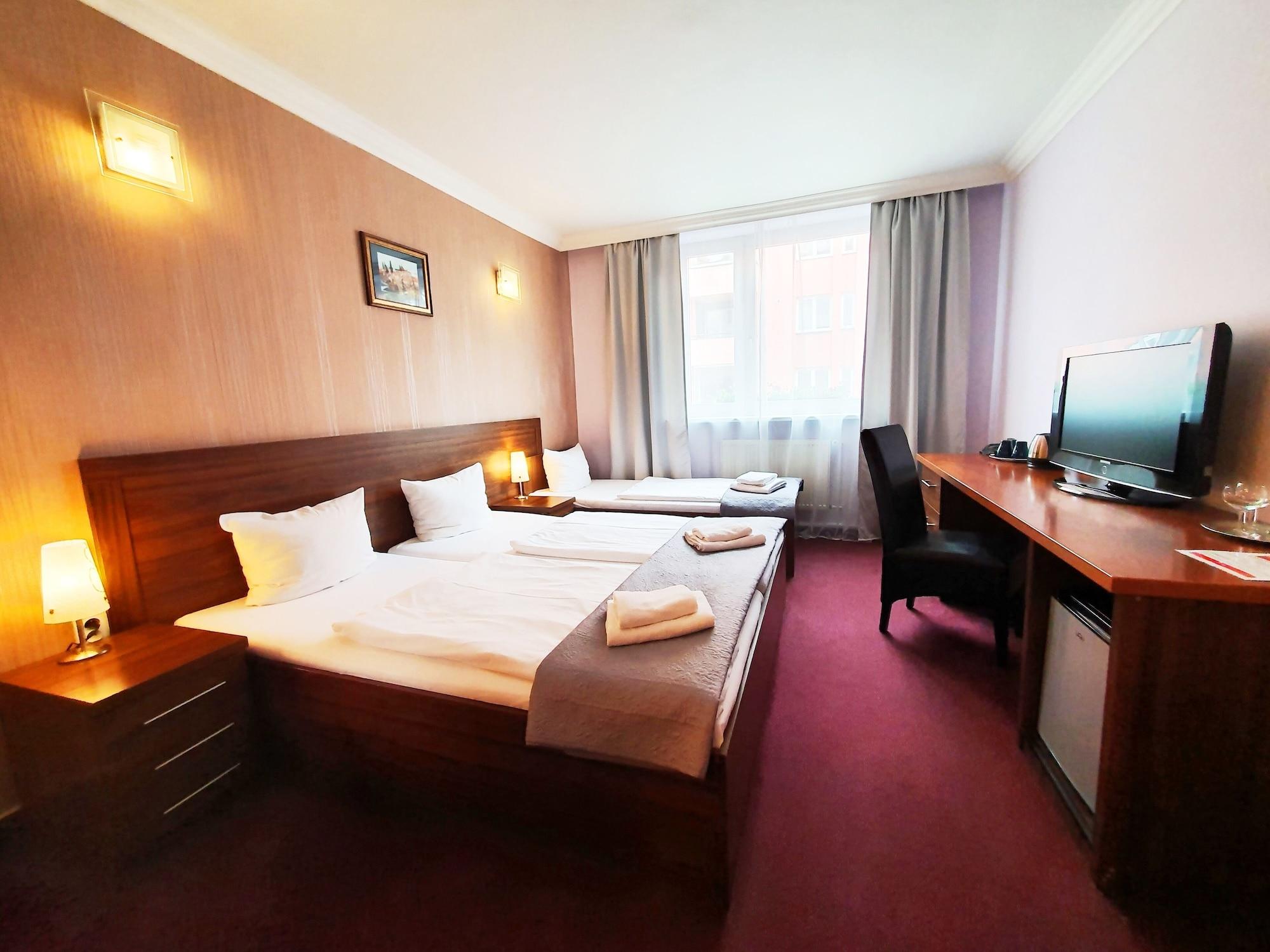 Relax Inn Praga Exterior foto