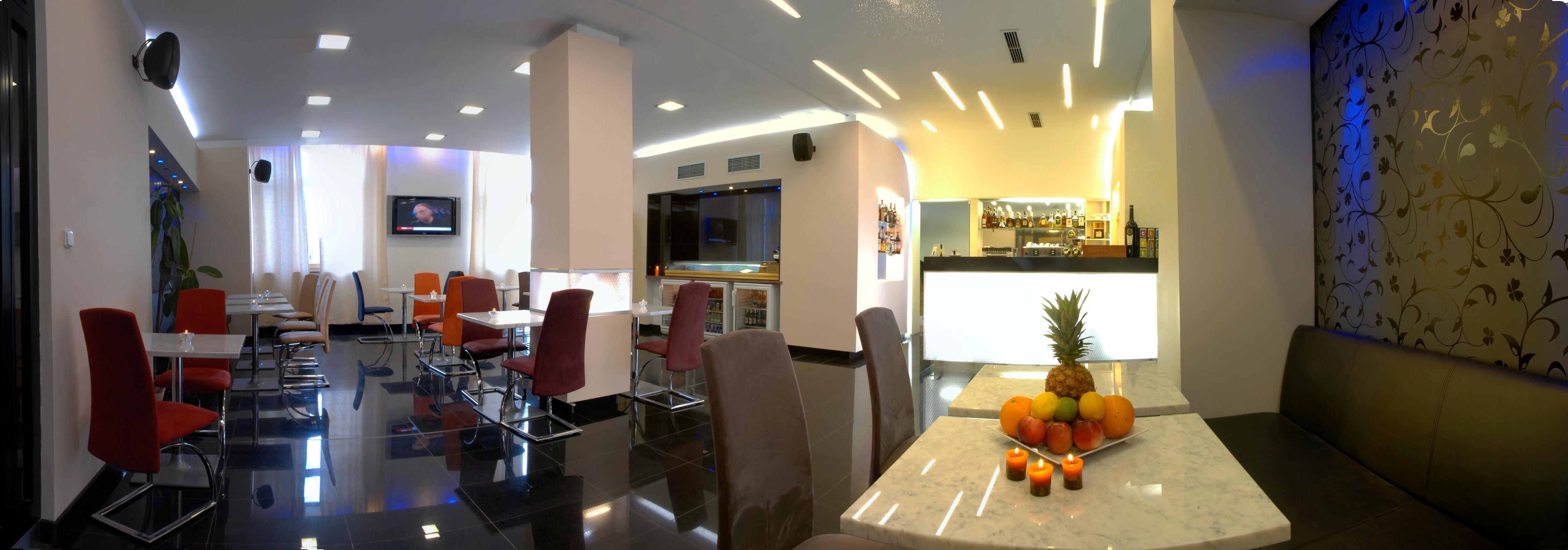 Relax Inn Praga Exterior foto
