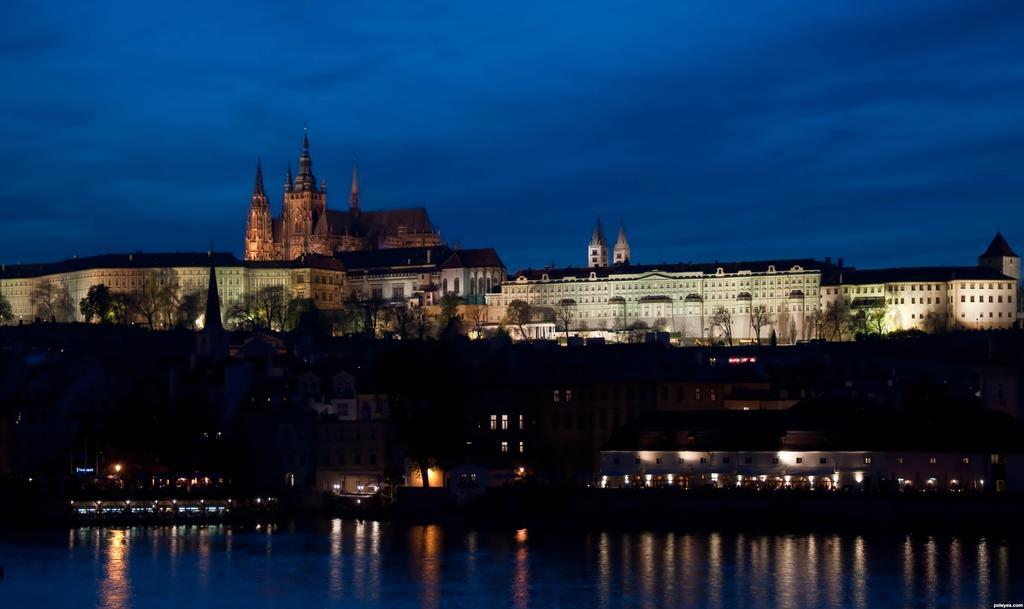 Relax Inn Praga Exterior foto